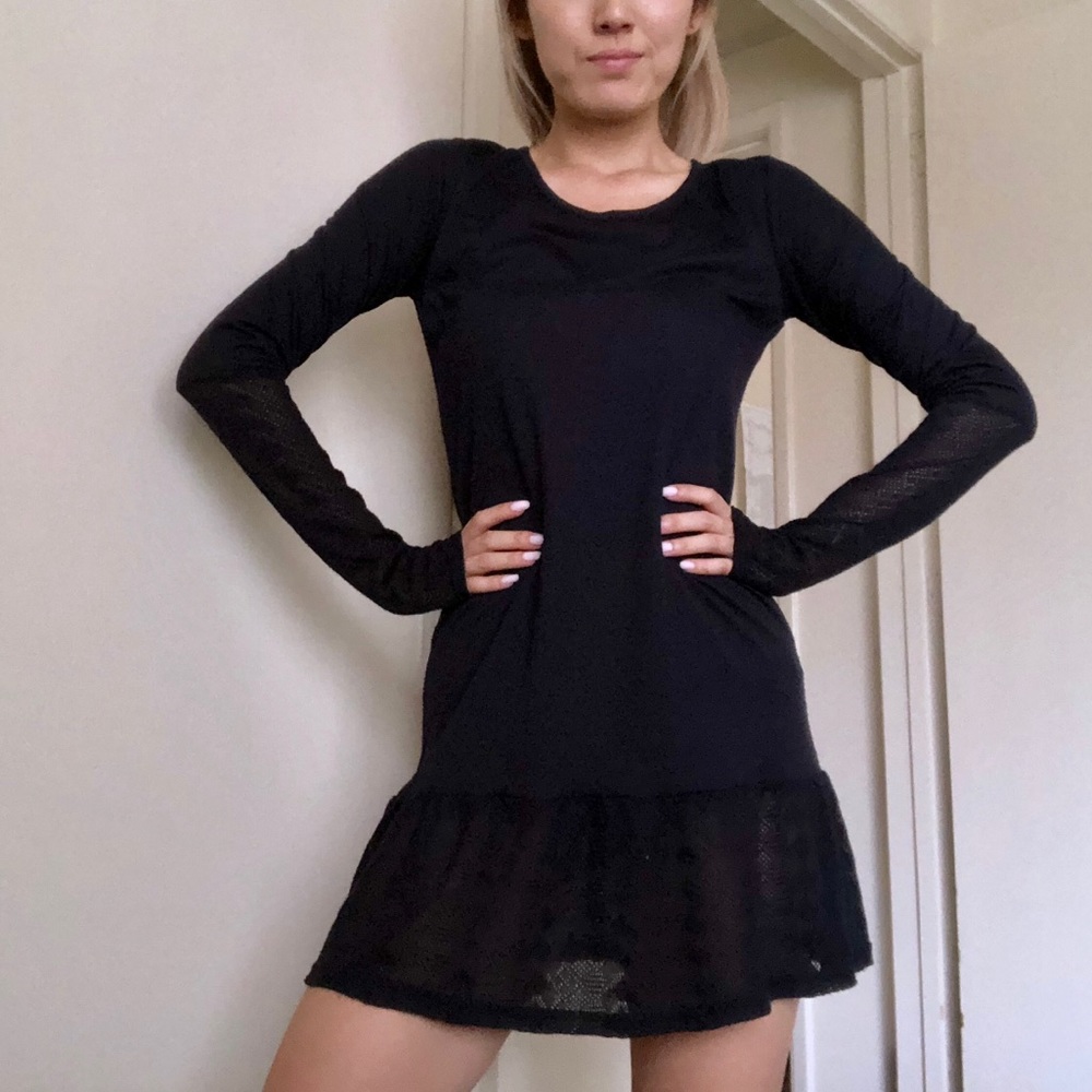 👀CLN long sleeve navy dress